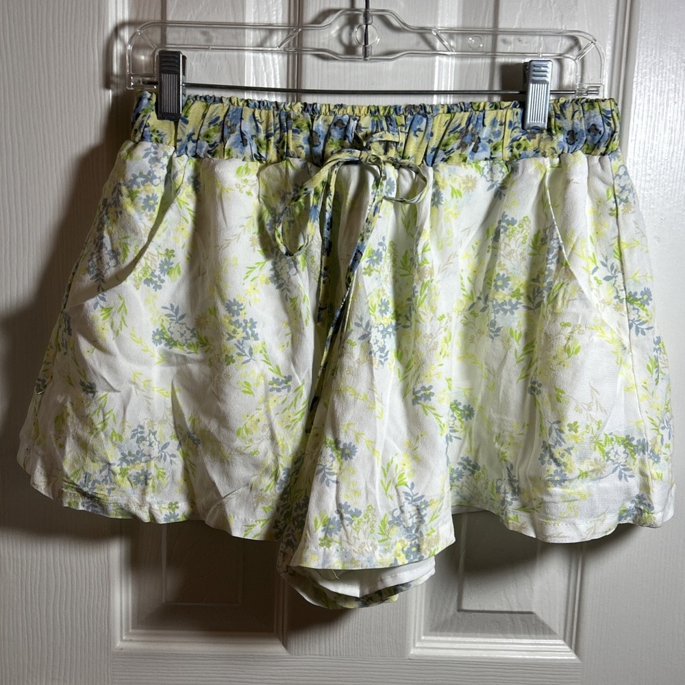 NWT Forever 21 Floral Drawstring Short Shorts‎ Feminine